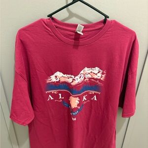 Alaska Graphic T-Shirt in Magenta